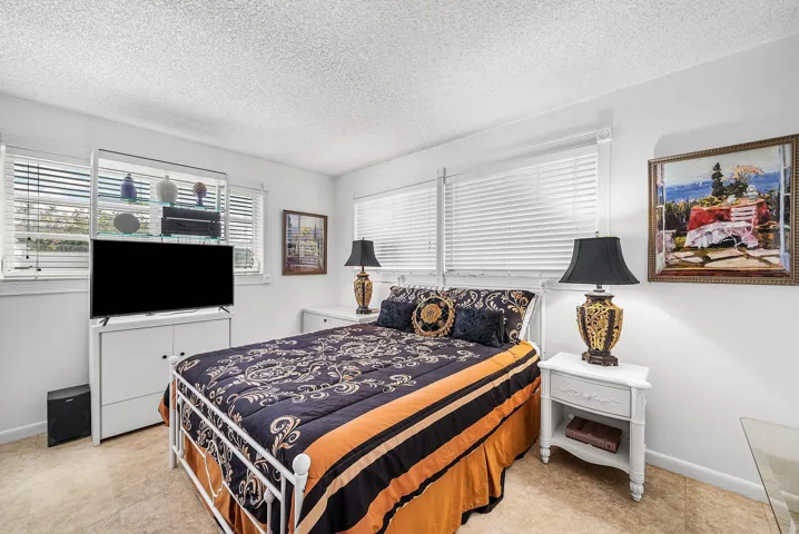 026-2741Northeast52ndStreet-LighthousePo