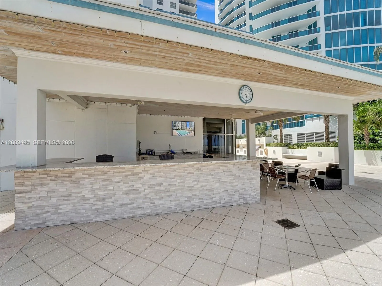 Pool Lounge