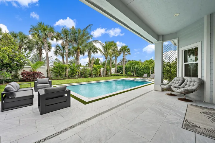 9338 Crestview Circle