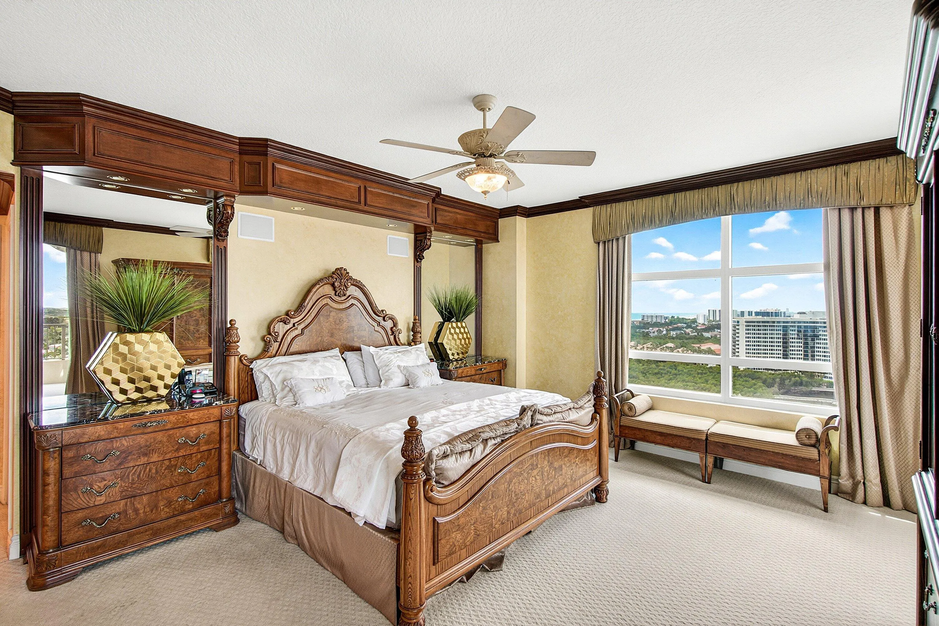 SPLIT BEDROOM PLAN