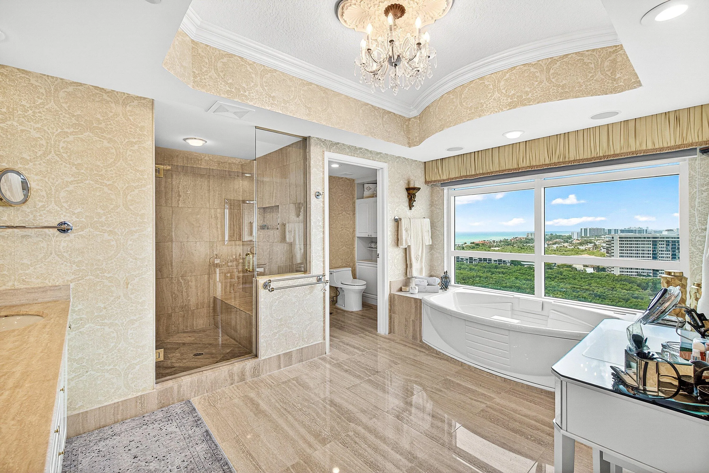 LARGE SHOWER WITH BENCH