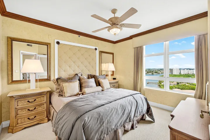 EN SUITE GUEST BEDROOM
