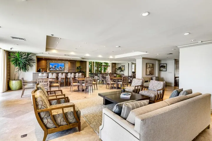 TOSCANA BEACH CLUB LARGE INTERIOR PHOTO