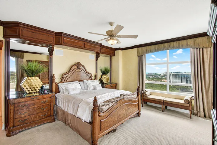 SPLIT BEDROOM PLAN