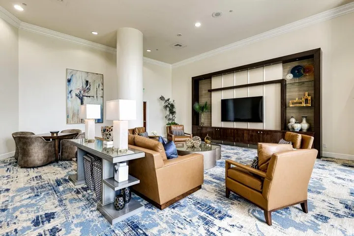 PARTY ROOM