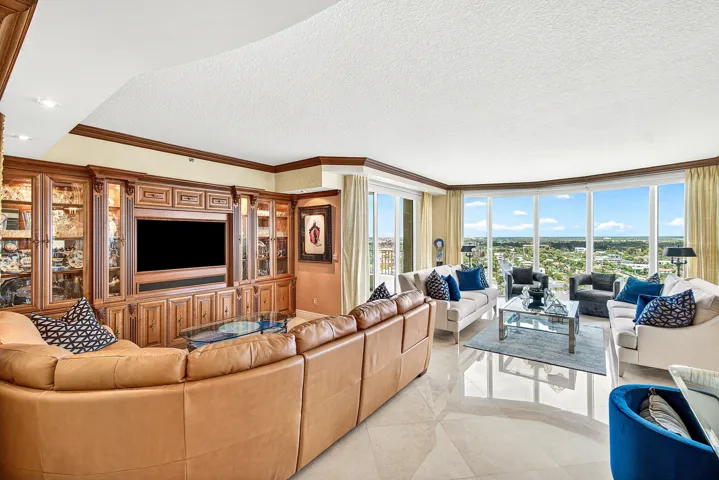 9 FOOT CEILINGS