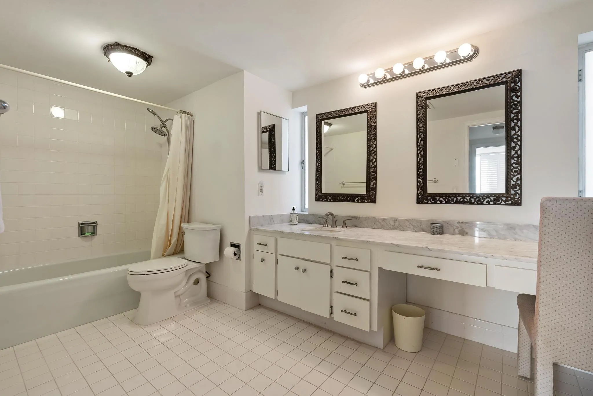Primary Bathroom - Tub