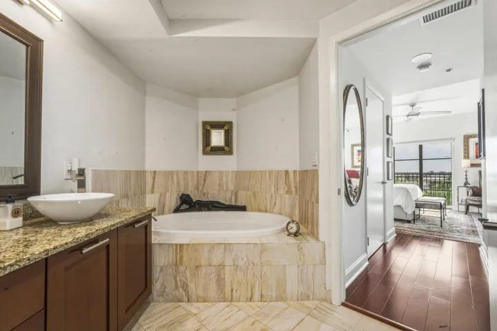 2509 N Ocean Blvd Apt 676 Fort-print-009