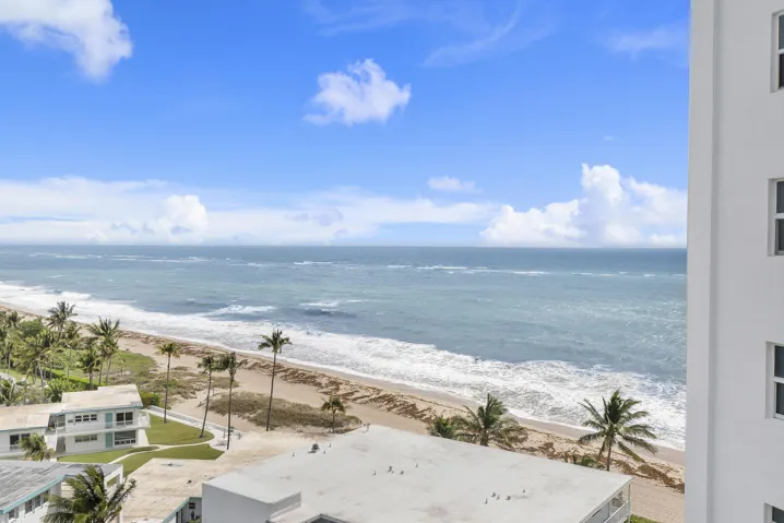 Zoom-in from balcony