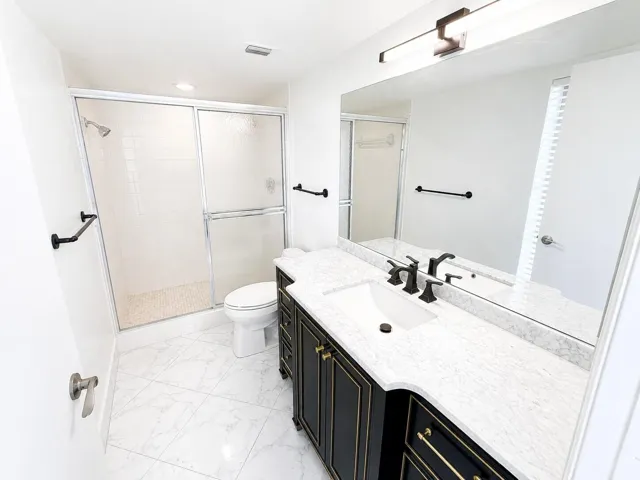 primary bedroom bathroom