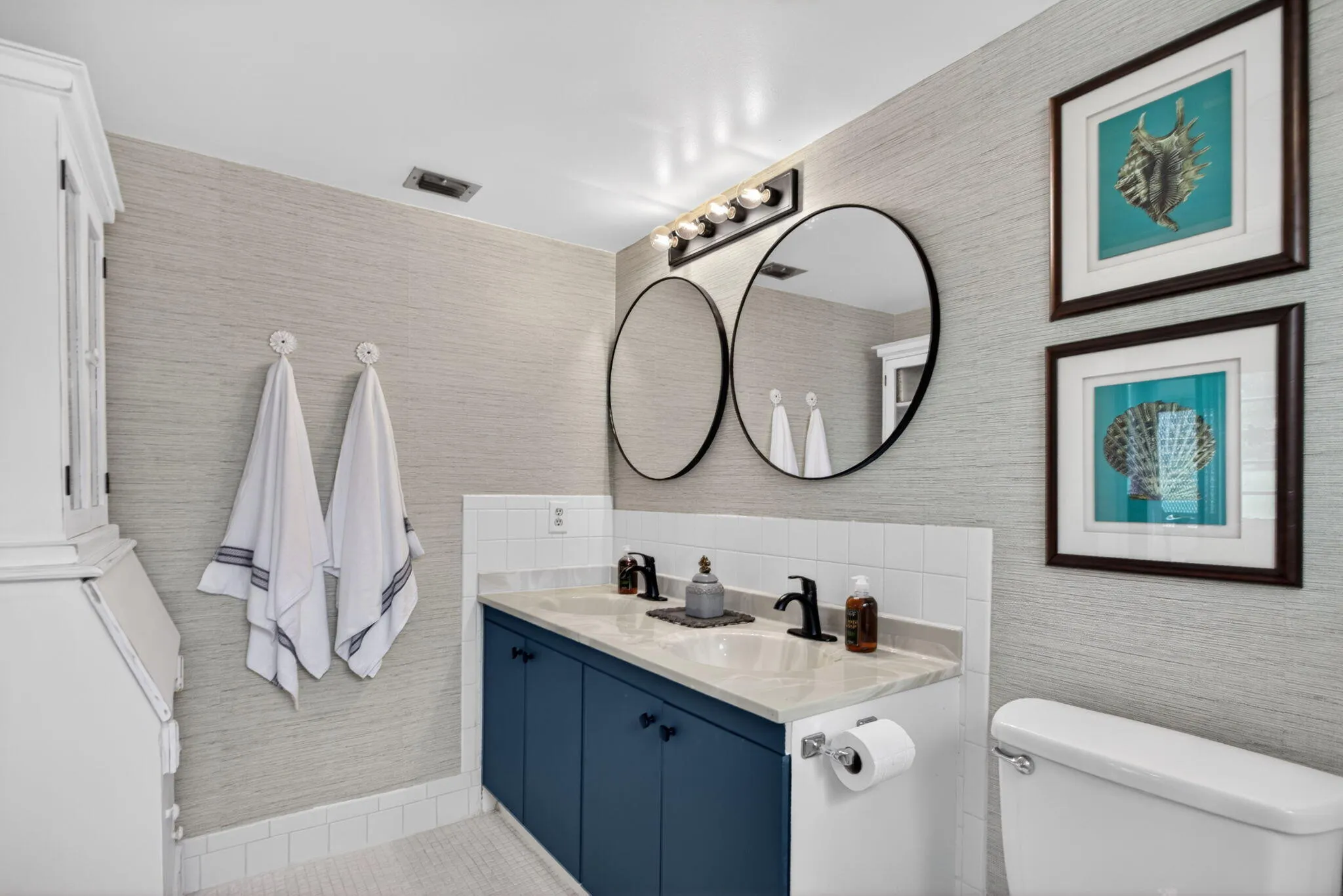 MAIN BATHROOM