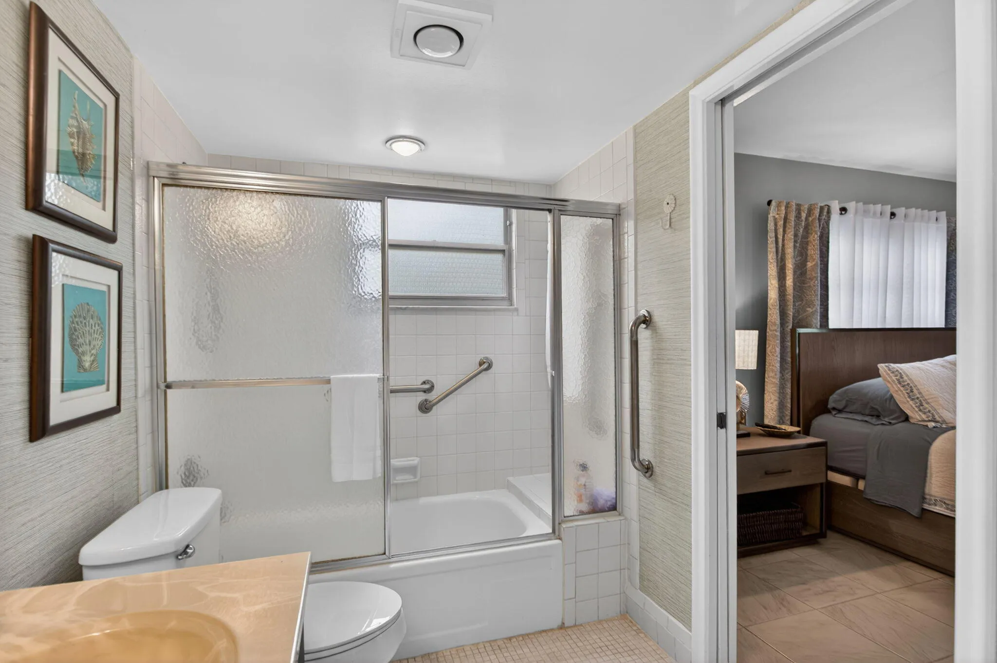 MAIN BATHROOM