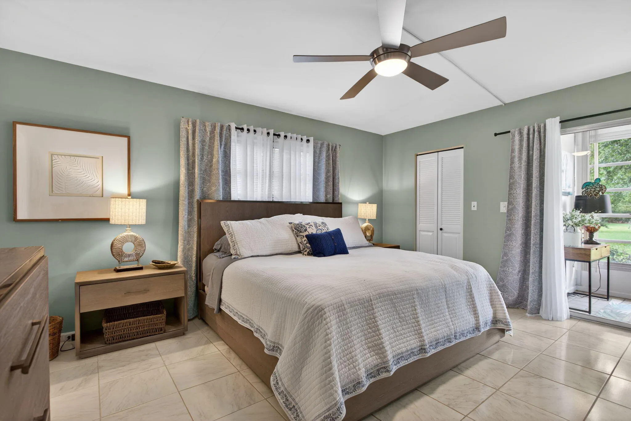 MAIN BEDROOM