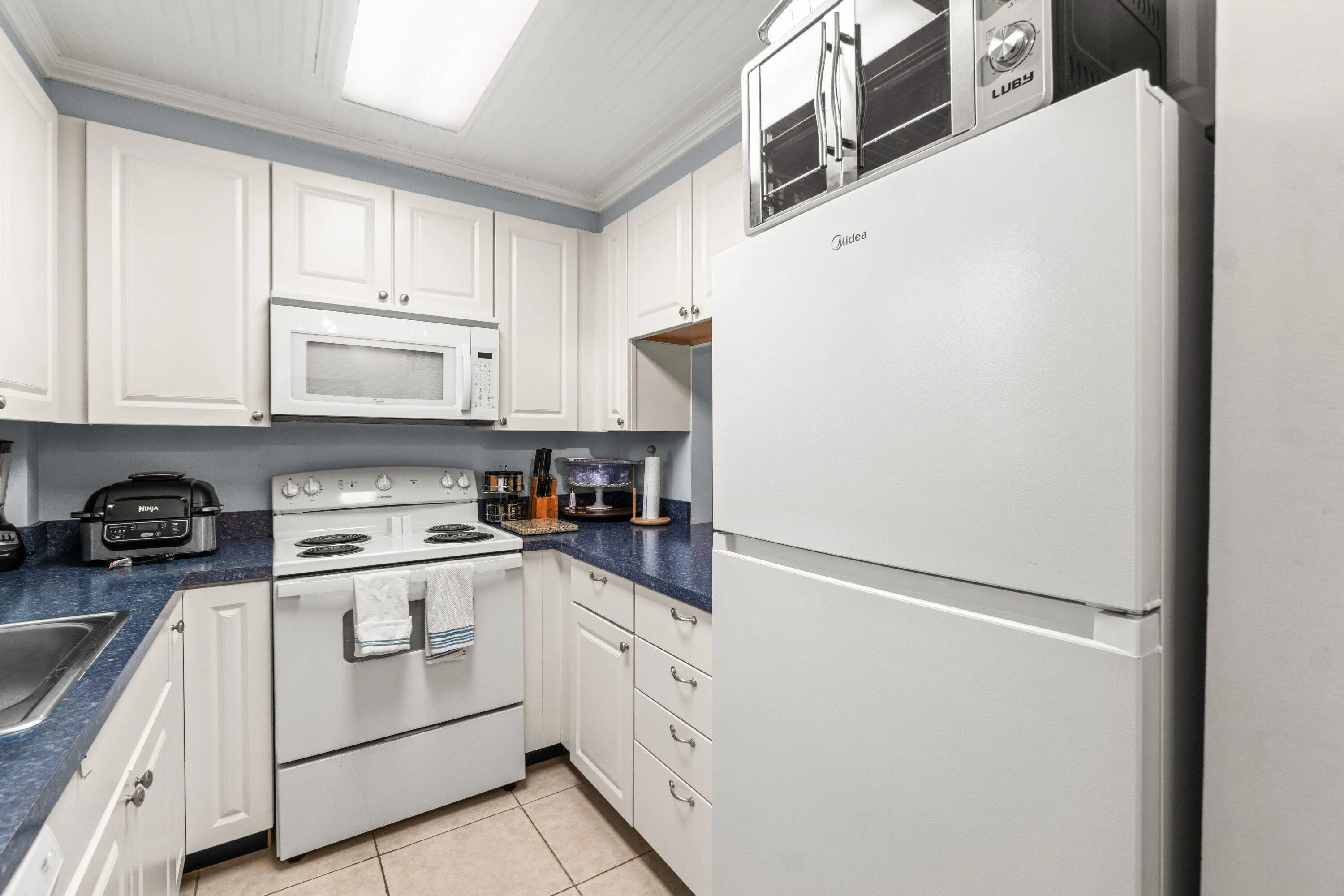 010-890NorthFederalHighway-311-LakeWorth