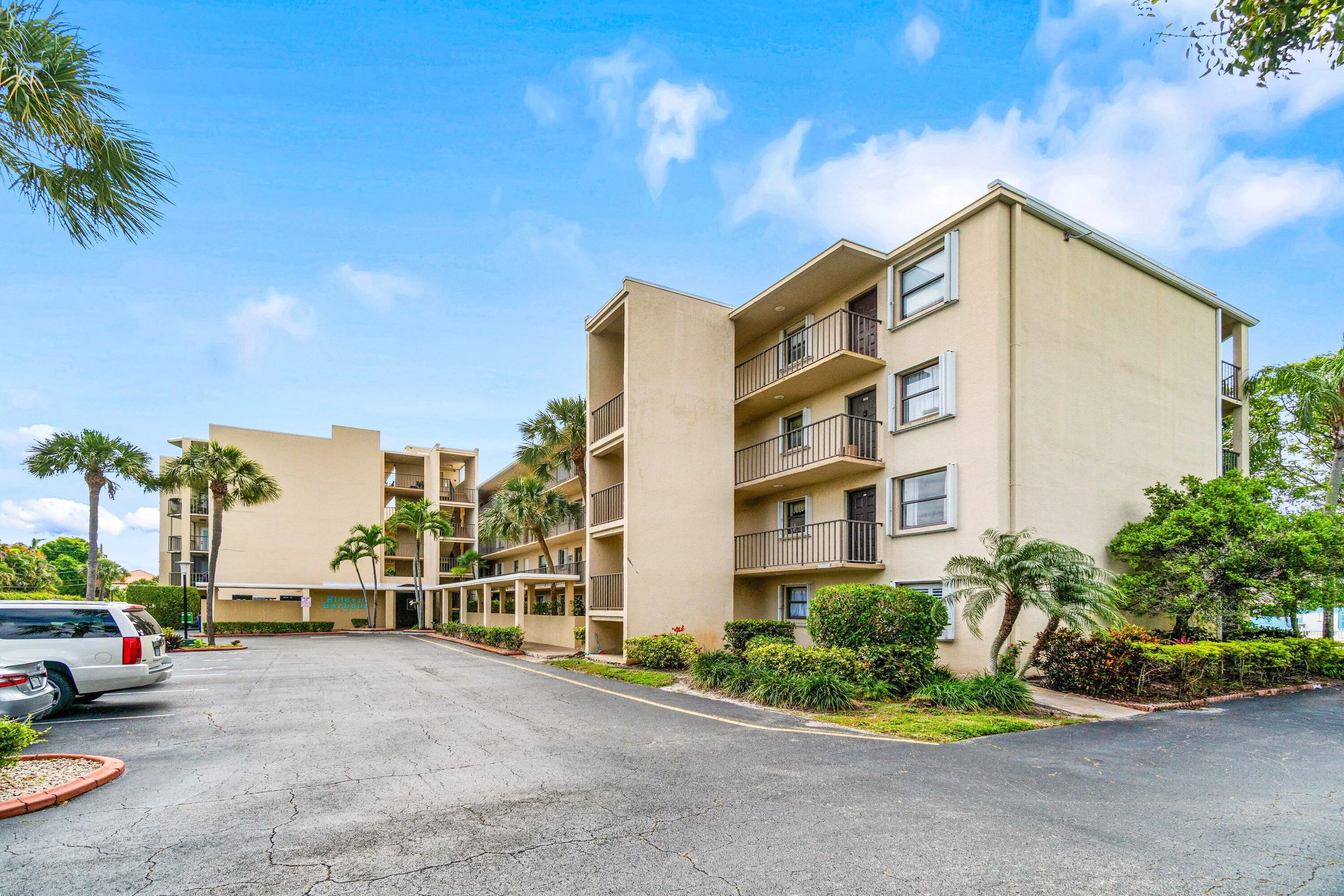 002-890NorthFederalHighway-311-LakeWorth