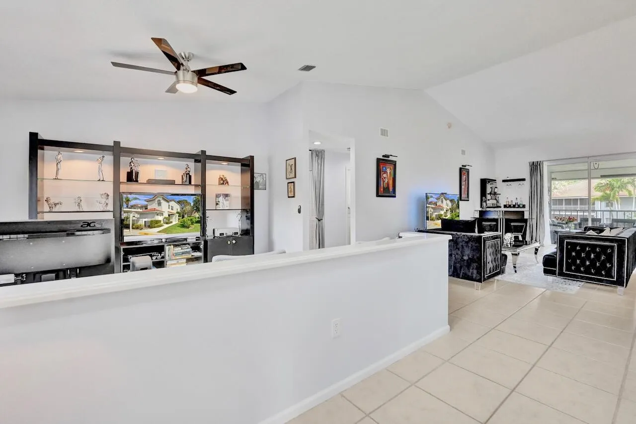7669 Springwater - 14