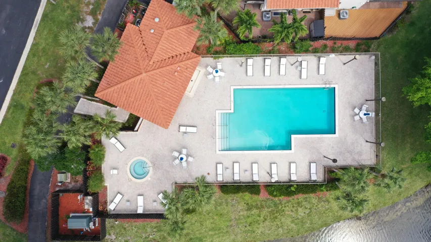 Community Pool and Jaccuzzi