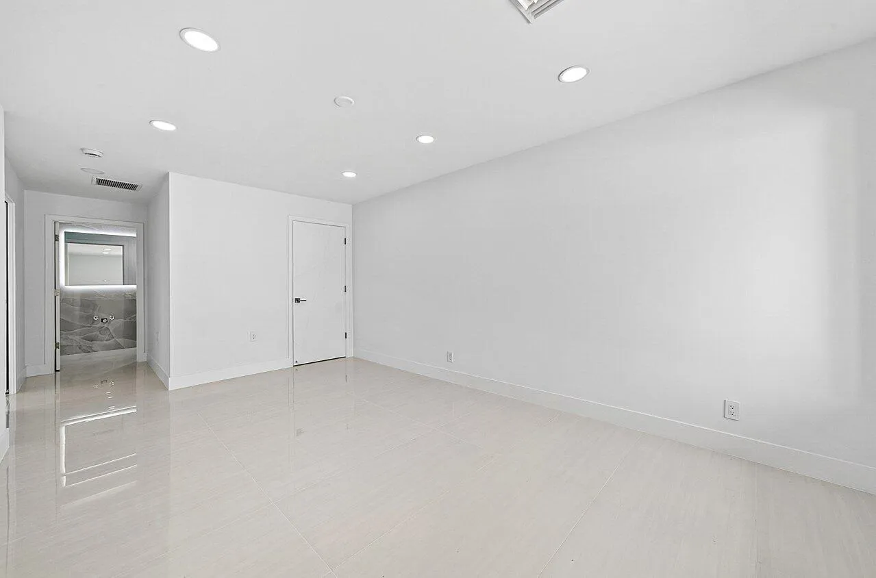 038-4887BocaireBoulevard
