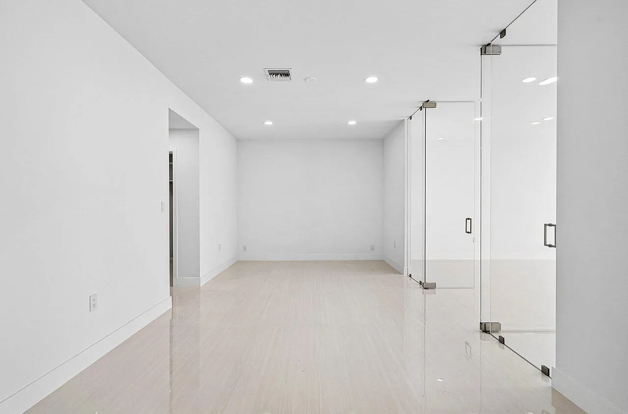 026-4887BocaireBoulevard