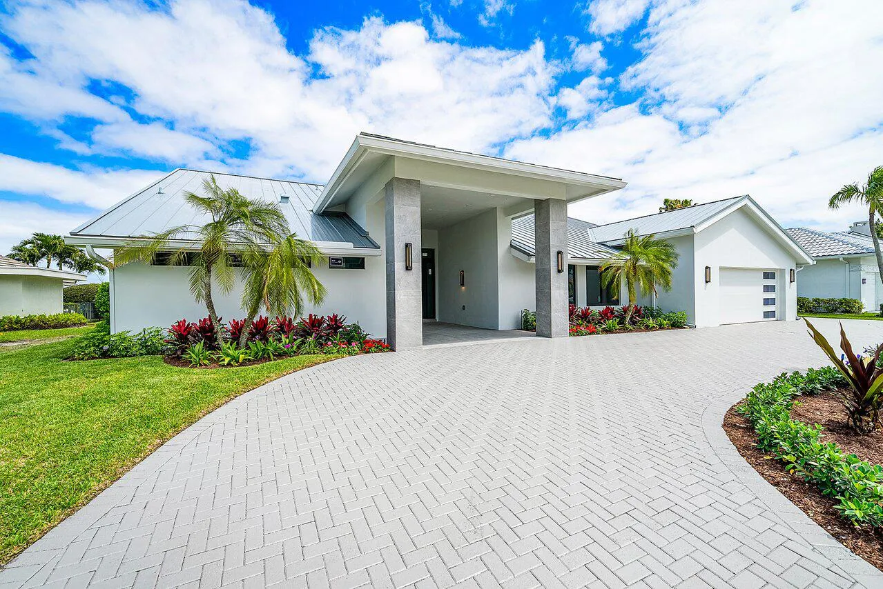 002-4887BocaireBoulevard