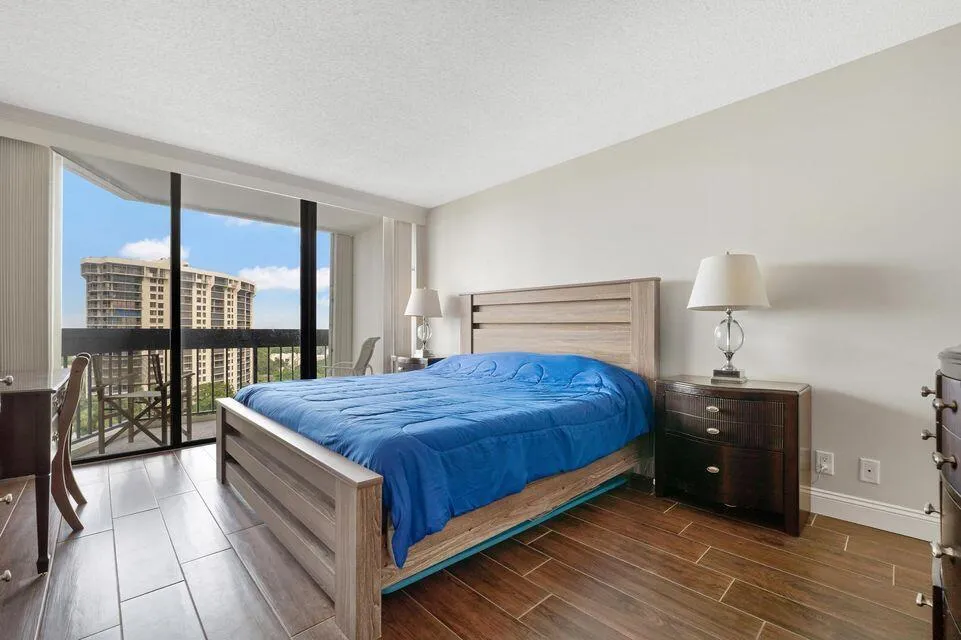 Master Bed 1