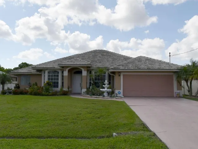 5514 Whitecap Rd Front