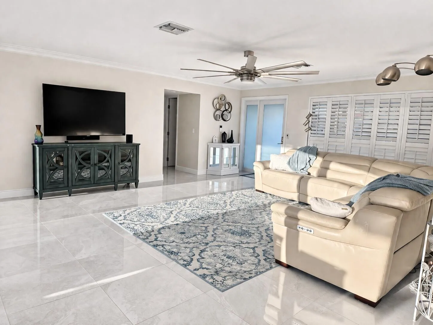 Living room 3