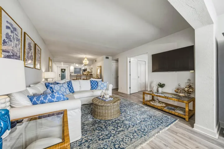40 Isle of Venice Dr Fort-large-035-018-