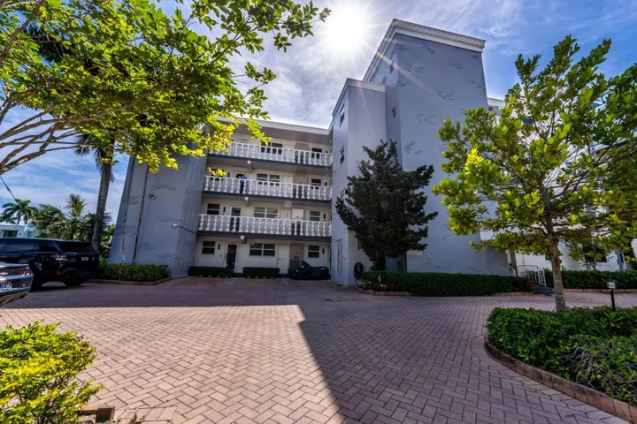 40 Isle of Venice Dr Fort-large-011-003-