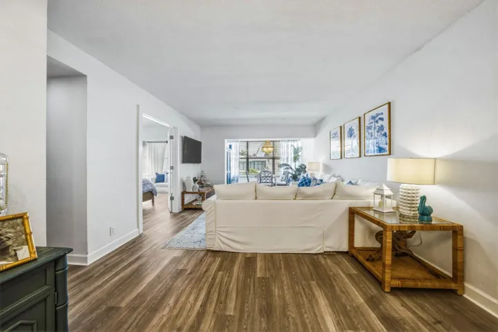 40 Isle of Venice Dr Fort-large-031-002-