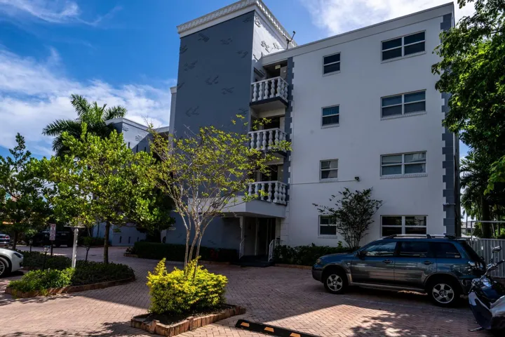 40 Isle of Venice Dr Front