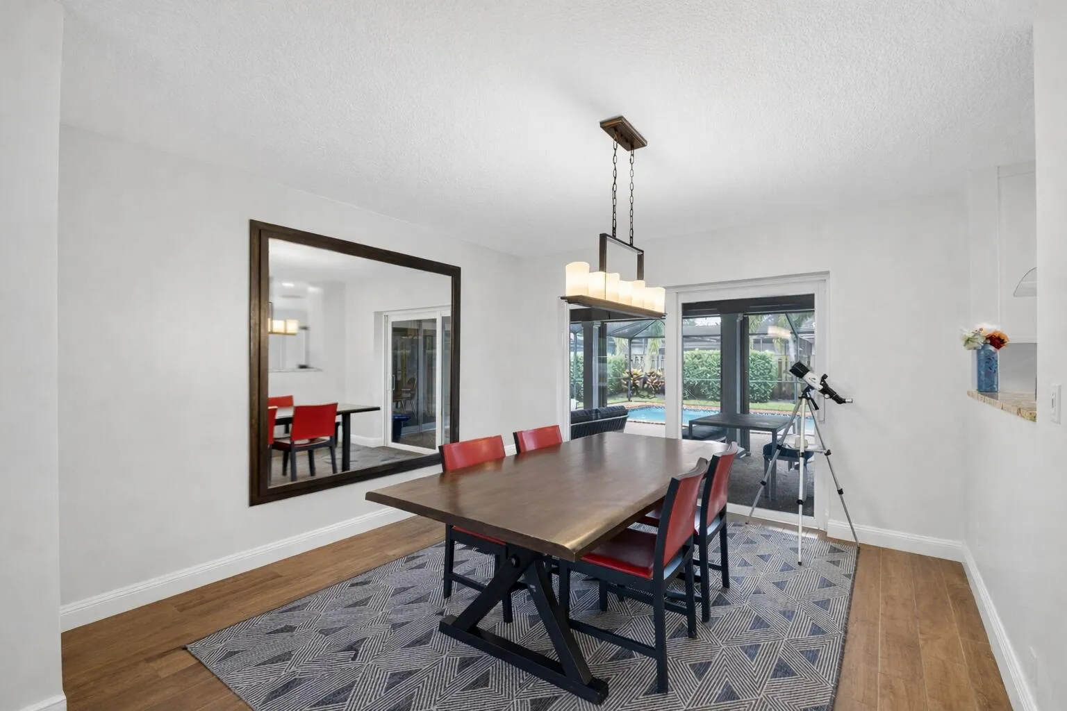 04_Dining Room