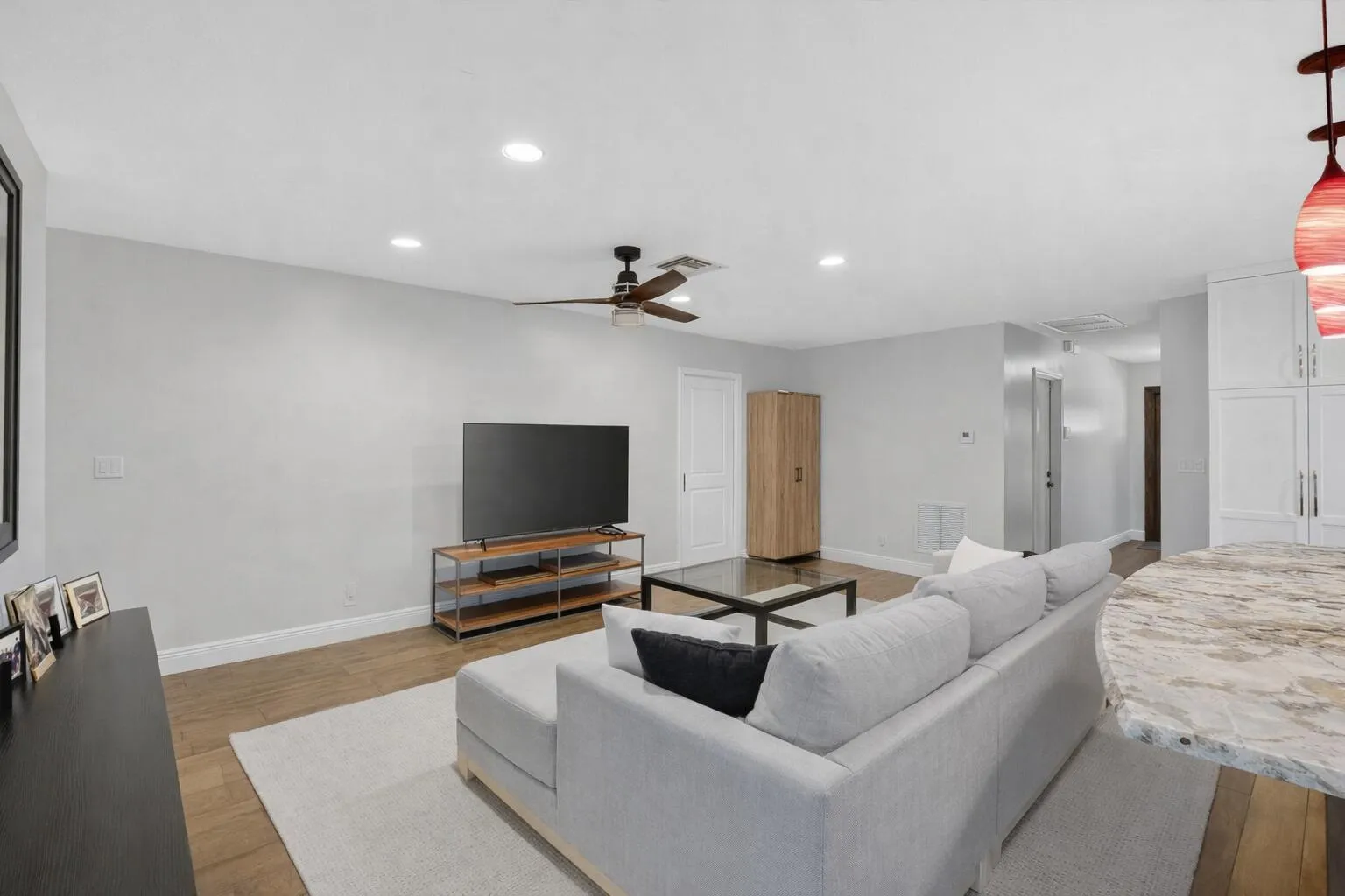 08_Family Room