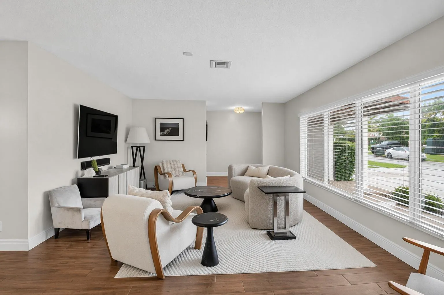 02_Living Room