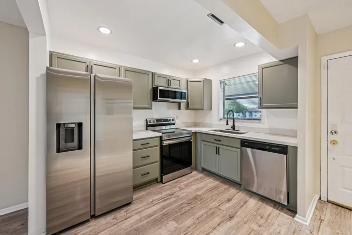 11-web-or-mls-Shakerwood Cir 203-S1804-0