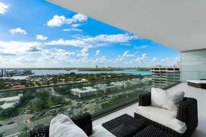 29_10201 Collins Ave_1oakstudio_44