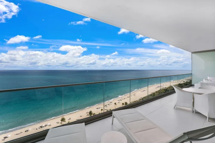 11_10201 Collins Ave_1oakstudio_42