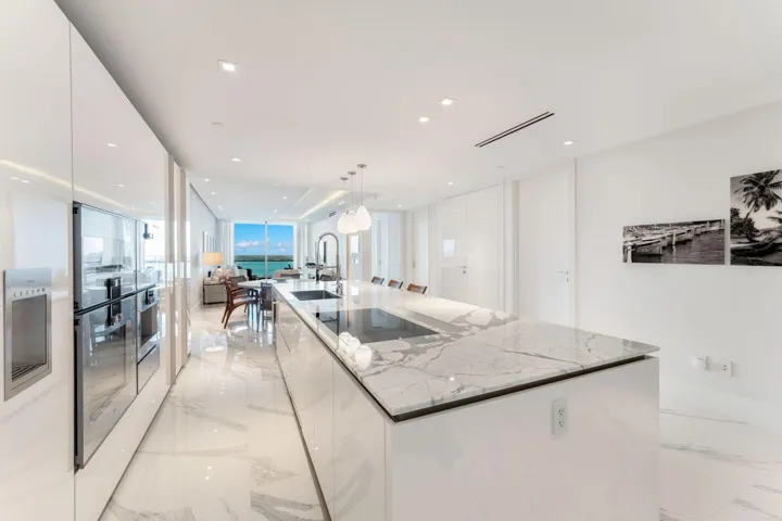 25_10201 Collins Ave_1oakstudio_13