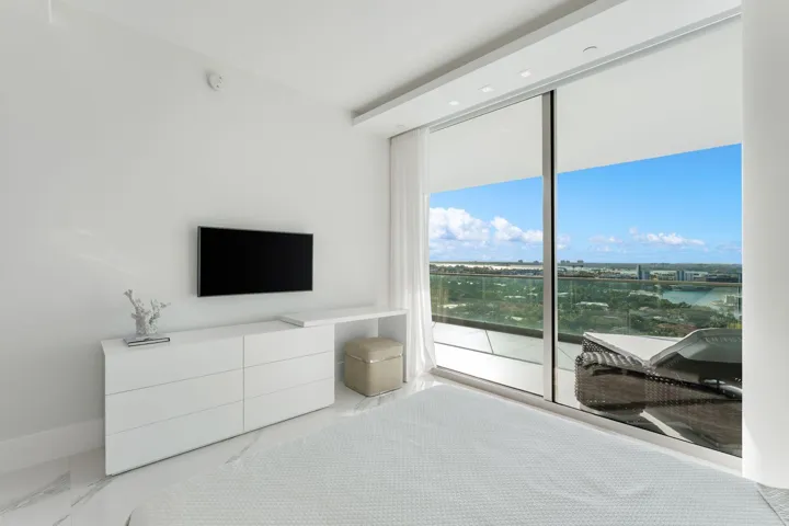 38_10201 Collins Ave_1oakstudio_32