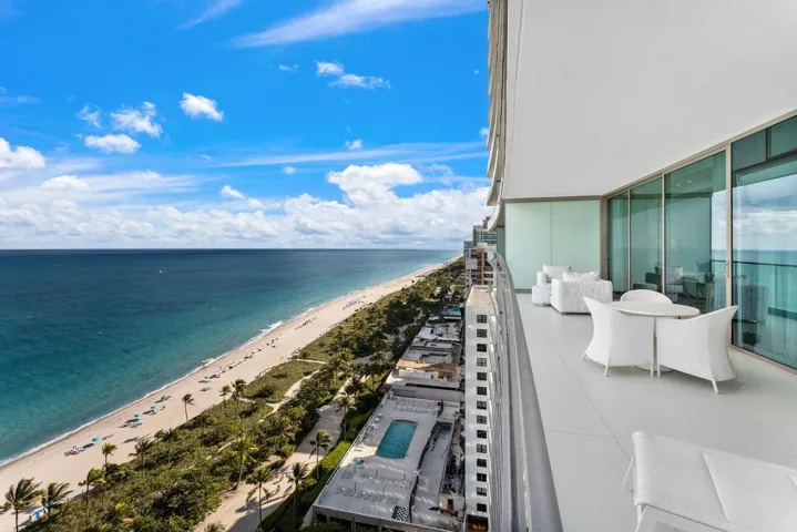 13_10201 Collins Ave_1oakstudio_41