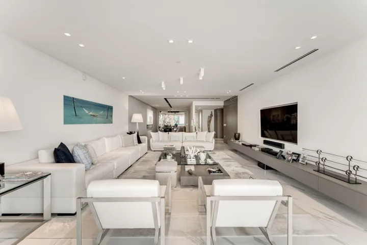 04_10201 Collins Ave_1oakstudio_06