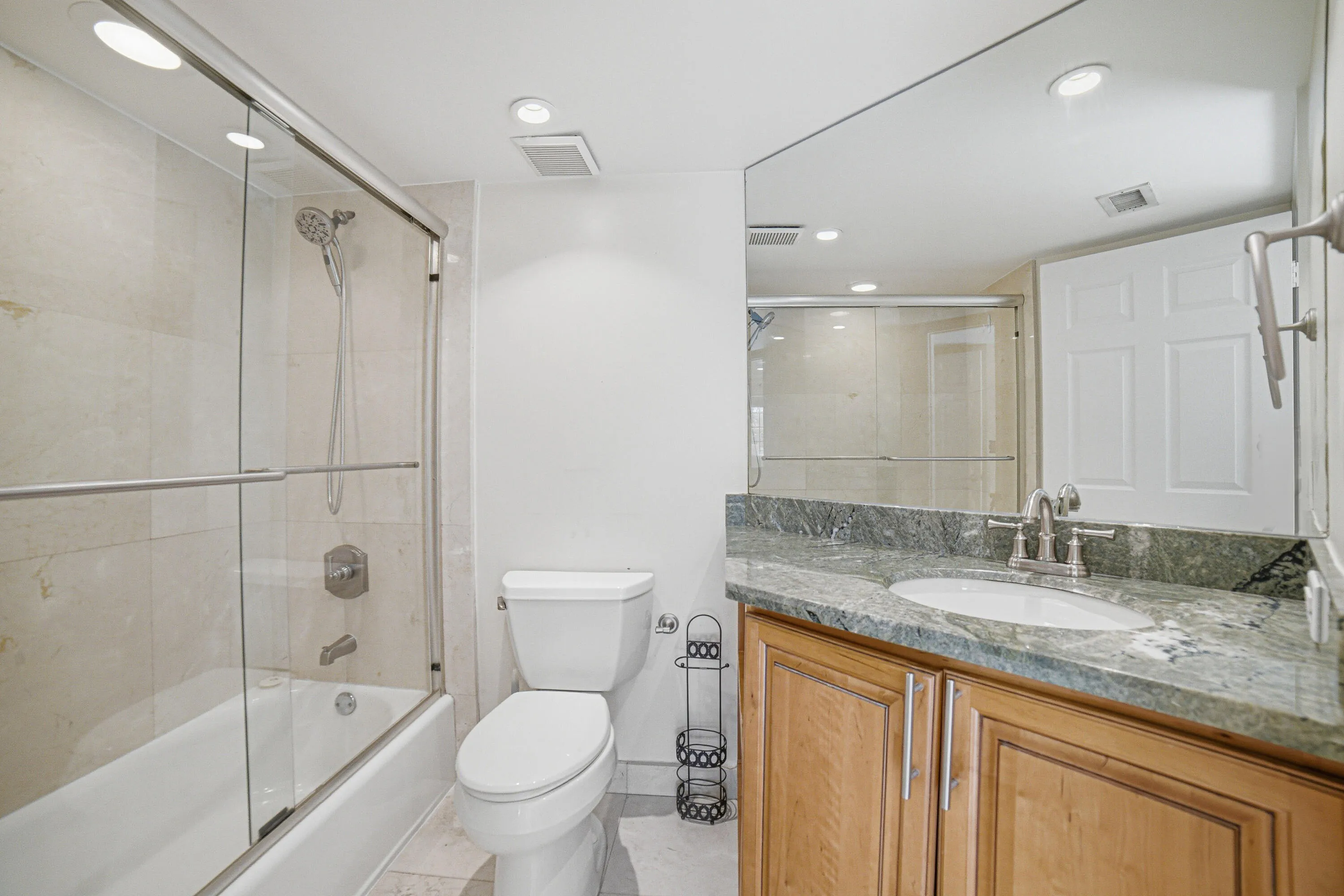 Bedroom1-Bathroom