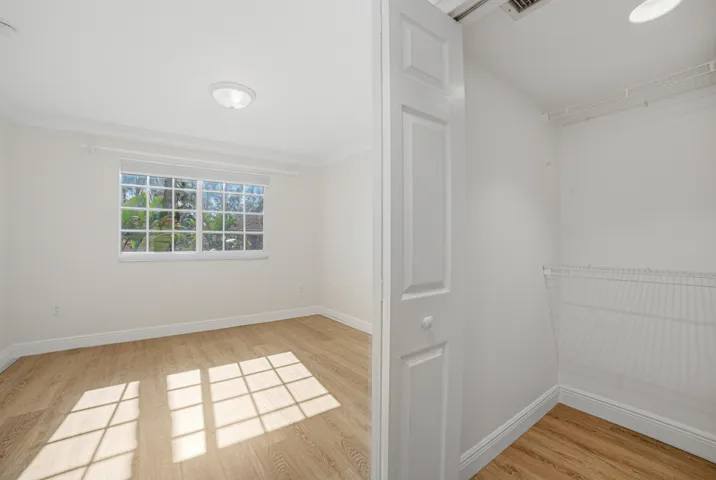 Bedroom1-Closet