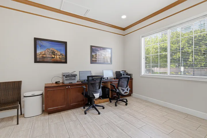 Clubhouse-Office