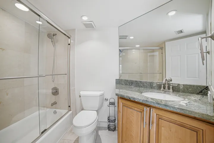 Bedroom1-Bathroom