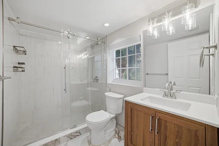 Bedroom2-Bathroom