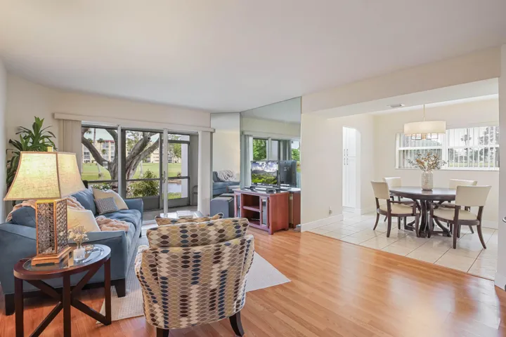 LIVING/DINING