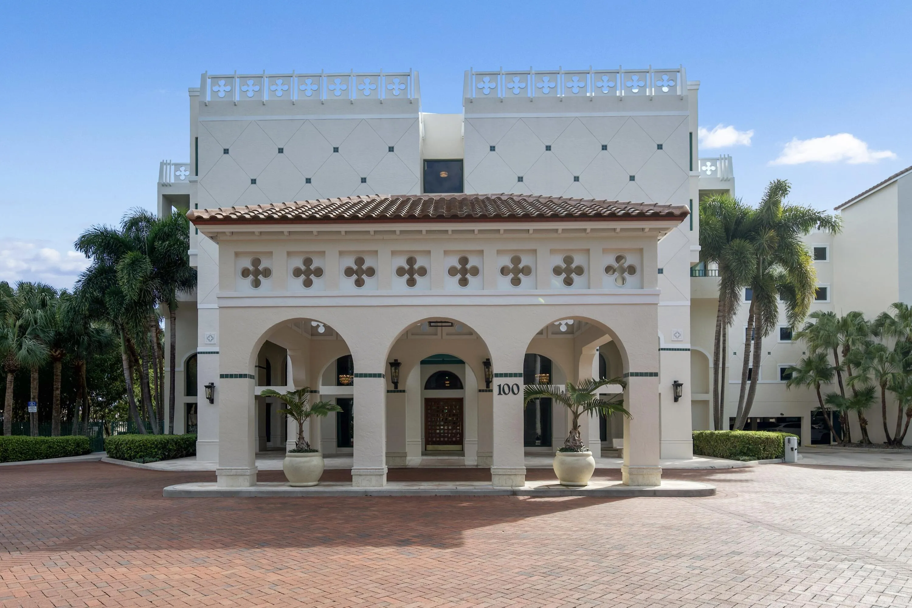 Exterior of !00 Mizner Court
