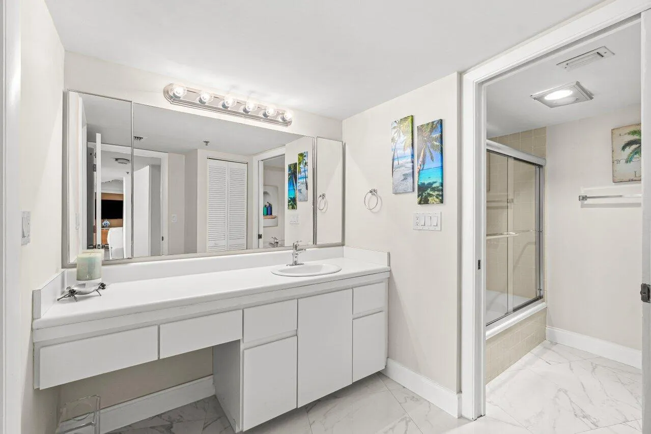 EN SUITE BATHROOM