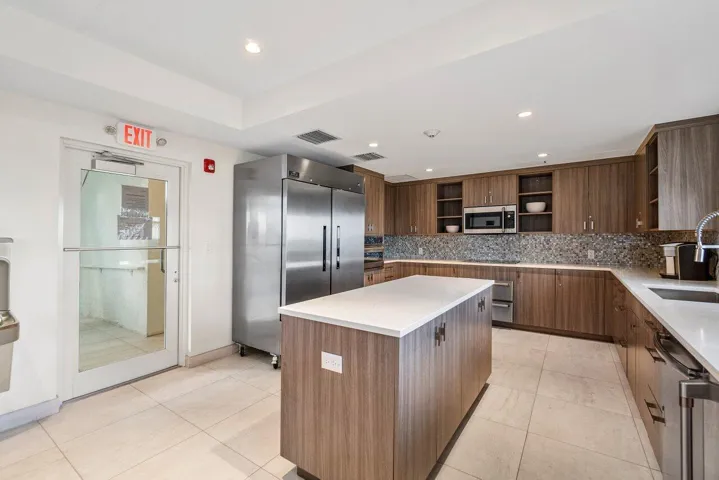 BEACH CLUB KITCHEN